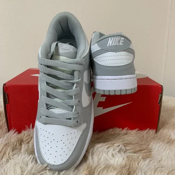 Nike Dunk Low Gray Fog, this is a pair of women's sneakers.